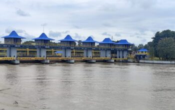 Waspada, Debit Air Bendung Pamarayan Baru Meningkat Drastis