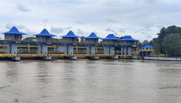 Waspada, Debit Air Bendung Pamarayan Baru Meningkat Drastis