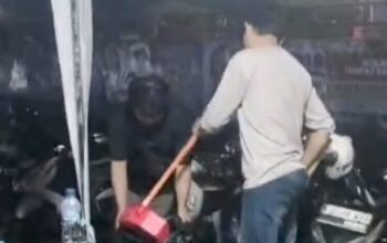 Puluhan Warga Tangsel Dikenai Sanksi Bersihkan Sampah