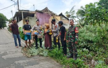 Rumah Warga Cikeusal Serang Hancur Tergerus Longsor