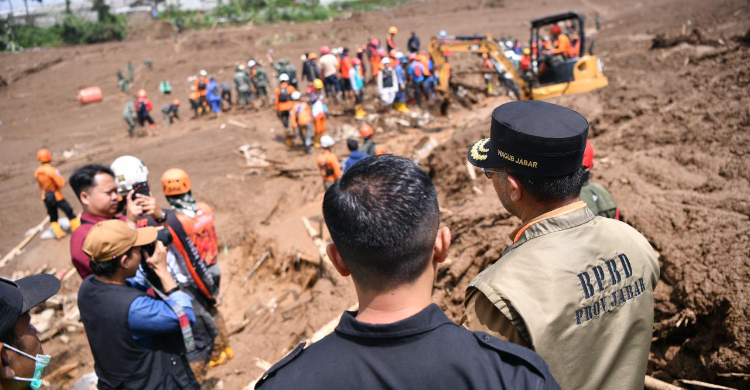 Tragis, 23 Marinir Tertimbun Longsor saat Latihan di Bandung Barat