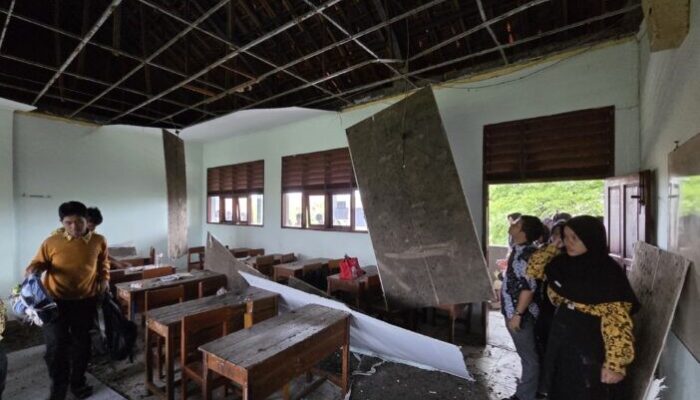 6 Siswa SMAN 5 Kabupaten Tangerang Terluka Tertimpa Plafon Kelas