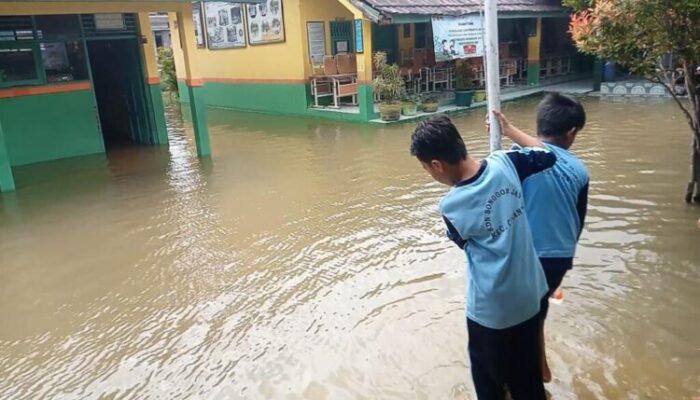 Sering Kebanjiran, Ternyata 22 SD di Bangun di Bantaran Sungai