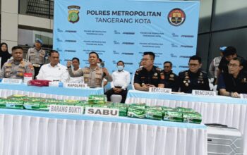 Dua Orang Sindikat Narkoba Internasional Ditangkap Bawa Sabu 25 Kilogram dalam Mobil Alphard
