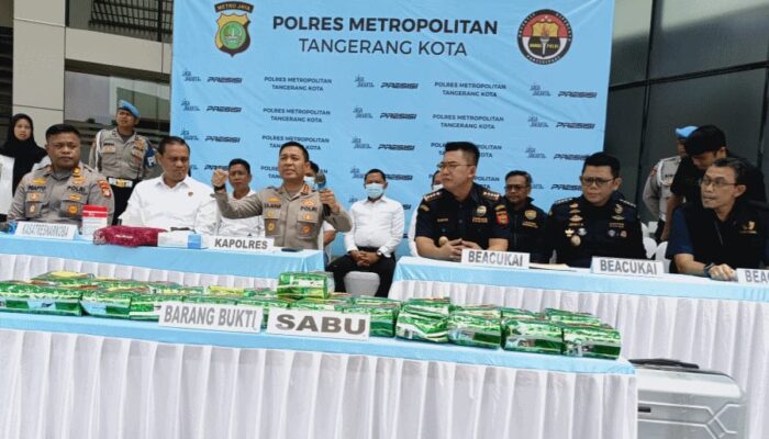 Dua Orang Sindikat Narkoba Internasional Ditangkap Bawa Sabu 25 Kilogram dalam Mobil Alphard
