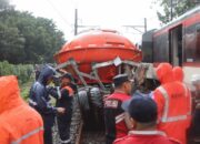 KA Bandara Tabrak Truk Pengangkut Sekoci di Poris Tangerang, KRL Tangerang–Duri Lumpuh