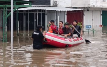 Hujan Semalaman, Banjir Rendam 10 Titik di Tangsel
