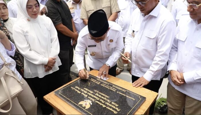 Wamenkes Resmikan Poskes Merah Putih di Pasar Anyar Tangerang