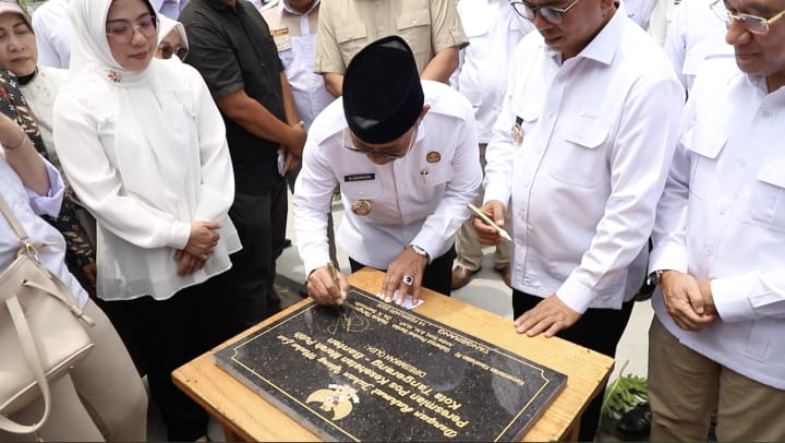 Wamenkes Resmikan Poskes Merah Putih di Pasar Anyar Tangerang