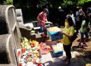 Ritual Ceng Beng di Kuburan Cina Bawa Berkah Bagi Warga Tangerang