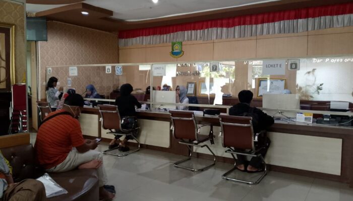 Warga Kota Tangerang Tumplek di Kecamatan Cipondoh