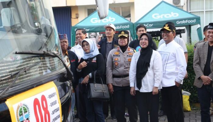 Gubernur Banten Lepas Pemudik Asal Gunung Kidul di CBD Mall Ciledug