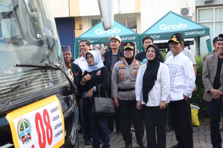 Gubernur Banten Lepas Pemudik Asal Gunung Kidul di CBD Mall Ciledug