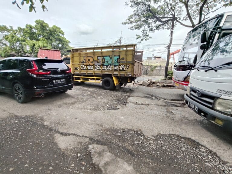 Jalan Halim Perdana Kusuma Jadi Neraka Jalan Raya di Kota Tangerang