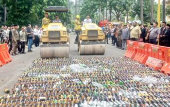 Rayakan HUT ke 33, Kota Tangerang Musnahkan Ribuan Botol Miras