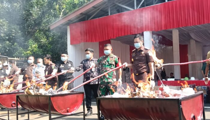 Kejari Kabupaten Tangerang Musnahkan Ribuan Bungkus Rokok Tanpa Cukai