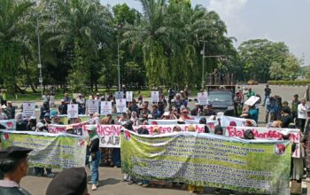 Warga Pantura Demo Kantor Bupati Tangerang Tolak Alih Fungsi Lahan