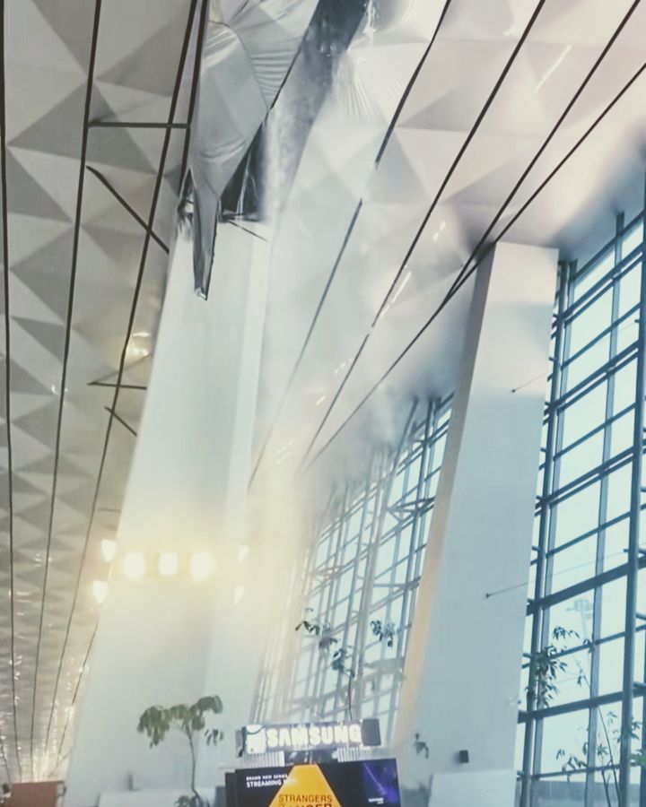 Atap Bandara Soekarno-Hatta Ambrol Diguyur Hujan Deras