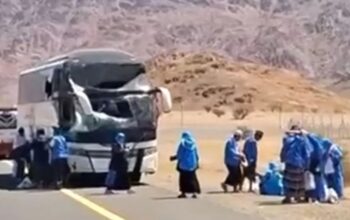 2 Bus Bersenggolan di Jabal Magnet, 10 Jamaah Haji Indonesia Terluka