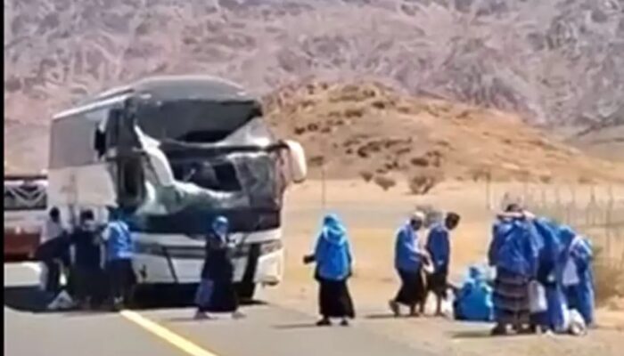 2 Bus Bersenggolan di Jabal Magnet, 10 Jamaah Haji Indonesia Terluka