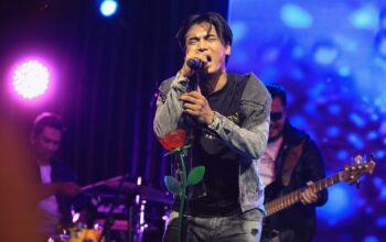 Charly Van Houten  Hibur Buruh  pada  Perayaan May Day di Samator Cikande Serang