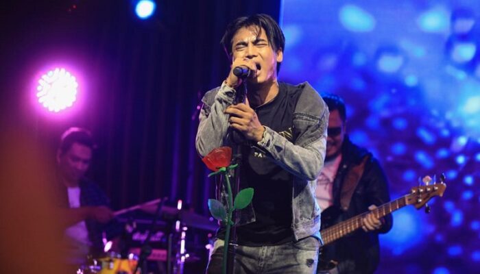 Charly Van Houten  Hibur Buruh  pada  Perayaan May Day di Samator Cikande Serang