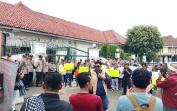 Warga Lebak Tuntut Bupati Hasbi Minta Maaf karena Buat Gaduh