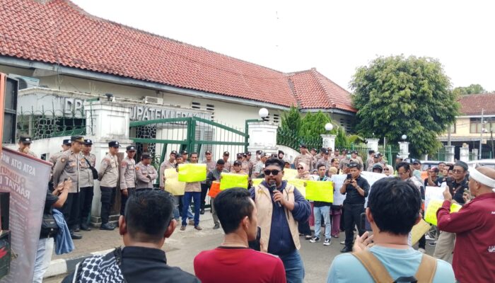 Warga Lebak Tuntut Bupati Hasbi Minta Maaf karena Buat Gaduh