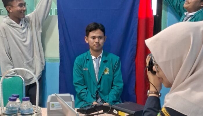 Puluhan Pelajar di Ciledug Tangerang Antre E KTP di Sekolah