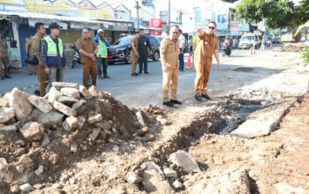 Puluhan Tahun Tak Tersentuh, Drainase Jalan Juhdi  Kota Serang Diperbaiki