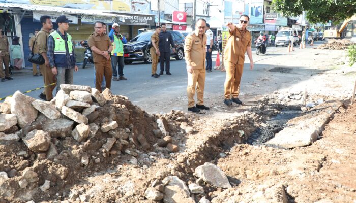 Puluhan Tahun Tak Tersentuh, Drainase Jalan Juhdi  Kota Serang Diperbaiki