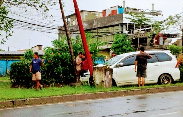 Disalip Vario, Avanza Ringsek Hantam Tiang PJU