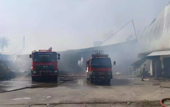 Pabrik dan Gudang di Teluknaga Tangerang Terbakar Hebat