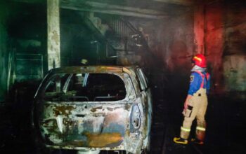 Kebakaran Hebat Lalap Ruko Variasi Mobil di Sepatan