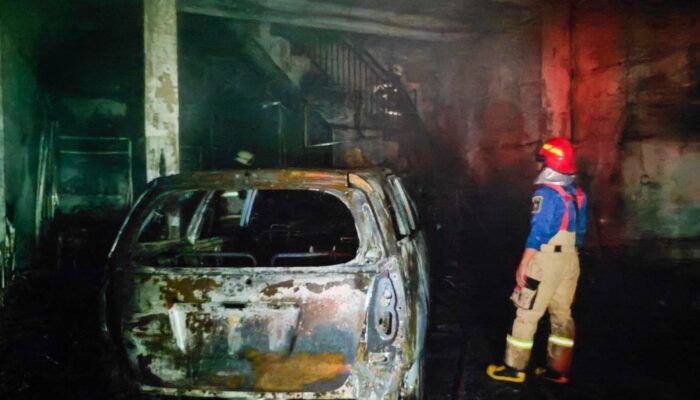 Kebakaran Hebat Lalap Ruko Variasi Mobil di Sepatan