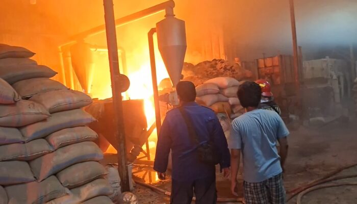 Overheat Mesin, Pabrik Obat Nyamuk Terbakar