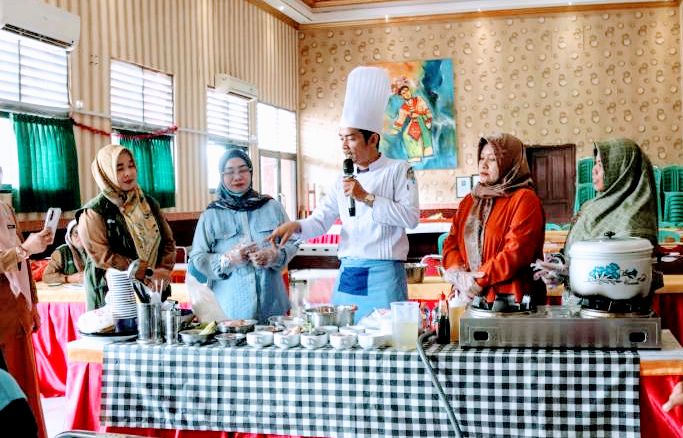 Orang Tua Siswa SMPN 1 Kota Tangerang Diajari Olah Pansat