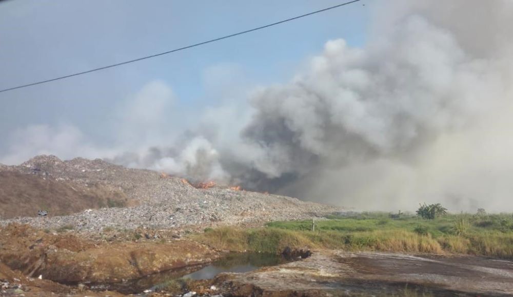 TPA Jatiwaringin Tangerang Terbakar, BNPB Kerahkan Helikopter Water Bombing