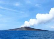 Gunung Anak Krakatau Waspada, Warga Diminta Tetap Tenang