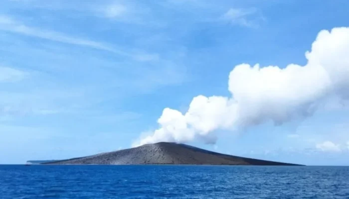 Gunung Anak Krakatau Waspada, Warga Diminta Tetap Tenang
