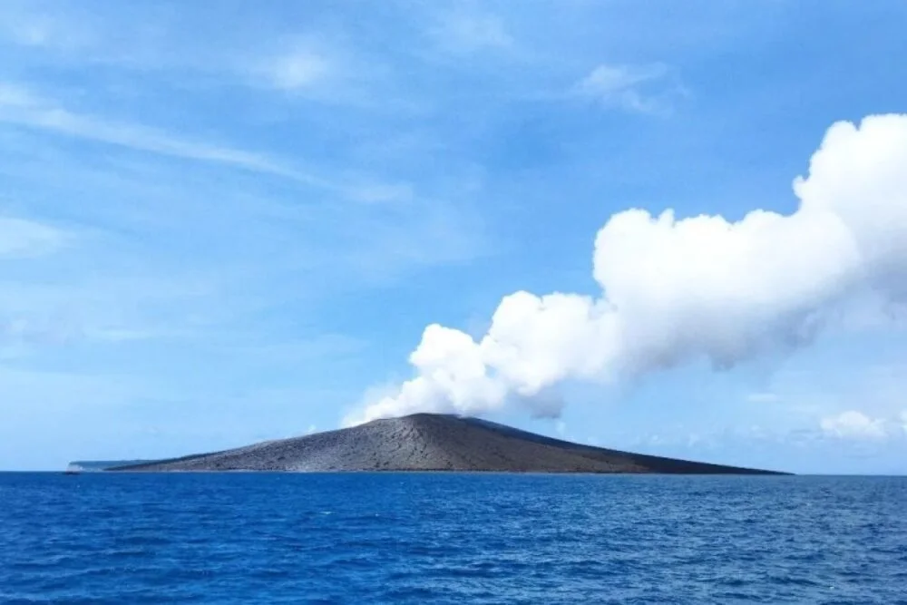 Gunung Anak Krakatau Waspada, Warga Diminta Tetap Tenang