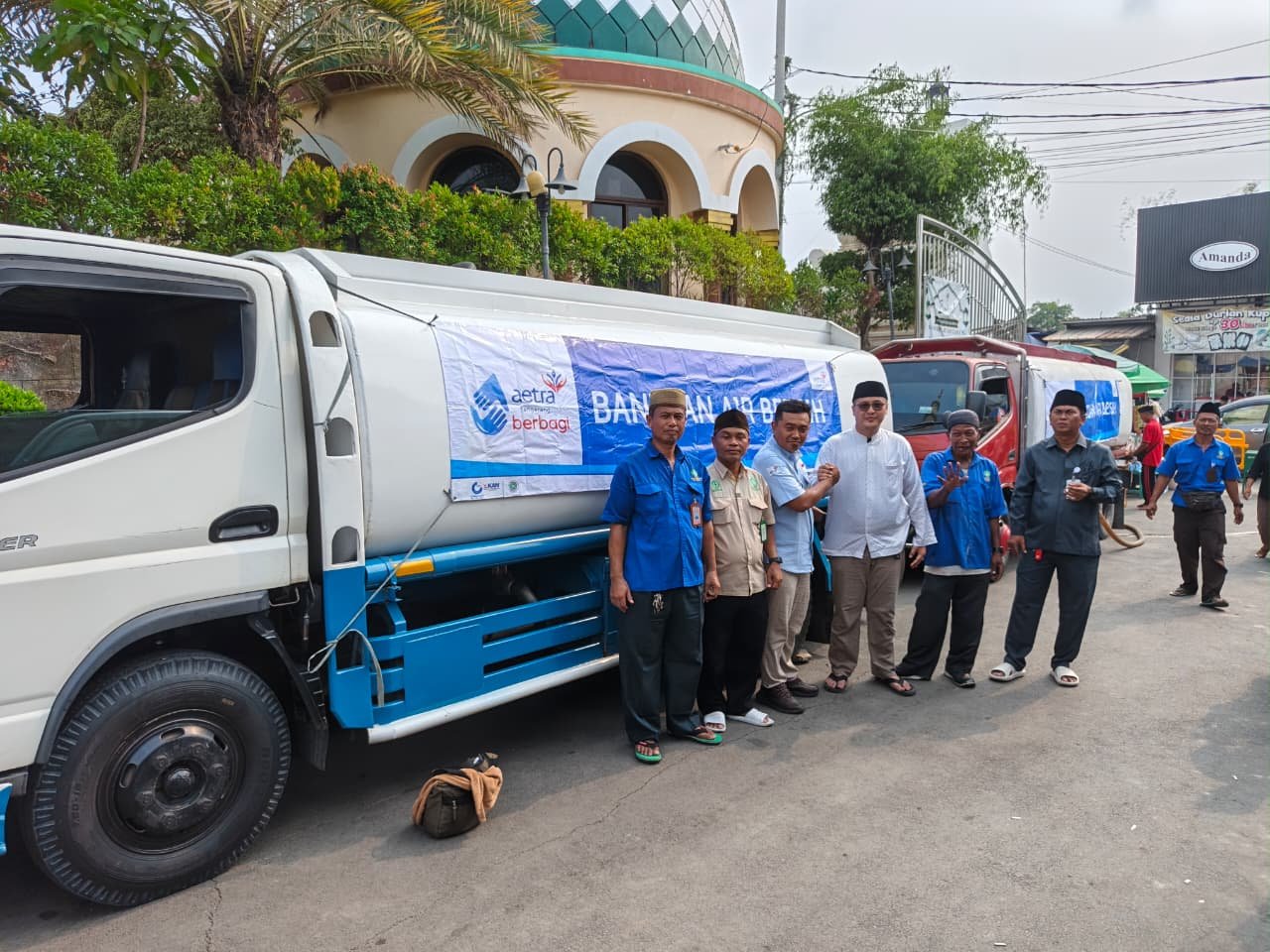 Aetra Tangerang Kirim Air Bersih untuk Haul Syekh Abdul Qodir Al Jaelani di Ponpes Al Istiqlaliyyah