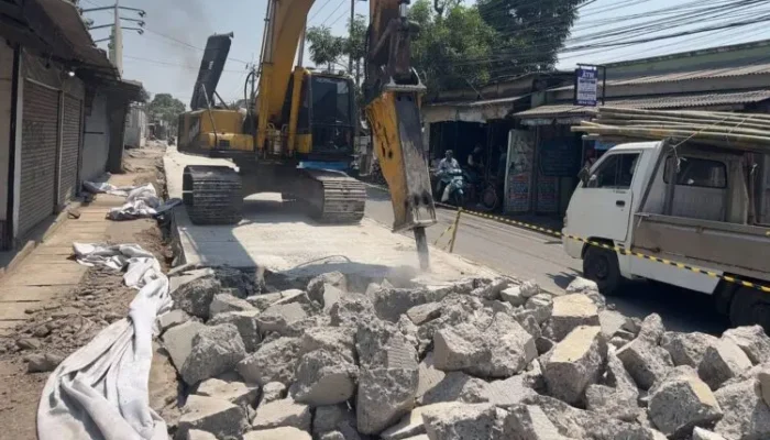 Proyek Jalan Pisangan Pakuhaji Tangerang Salahi Spesifikasi